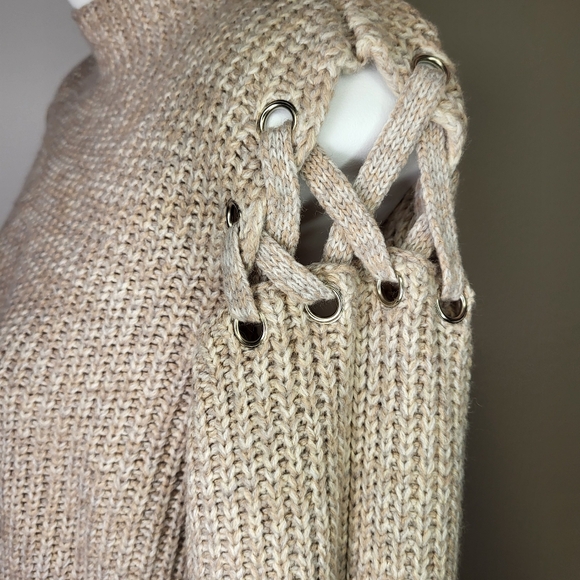 Anthropologie | John + Jenn Lace Shoulder Knit Turtle Neck Sweater size Medium - Picture 3 of 7